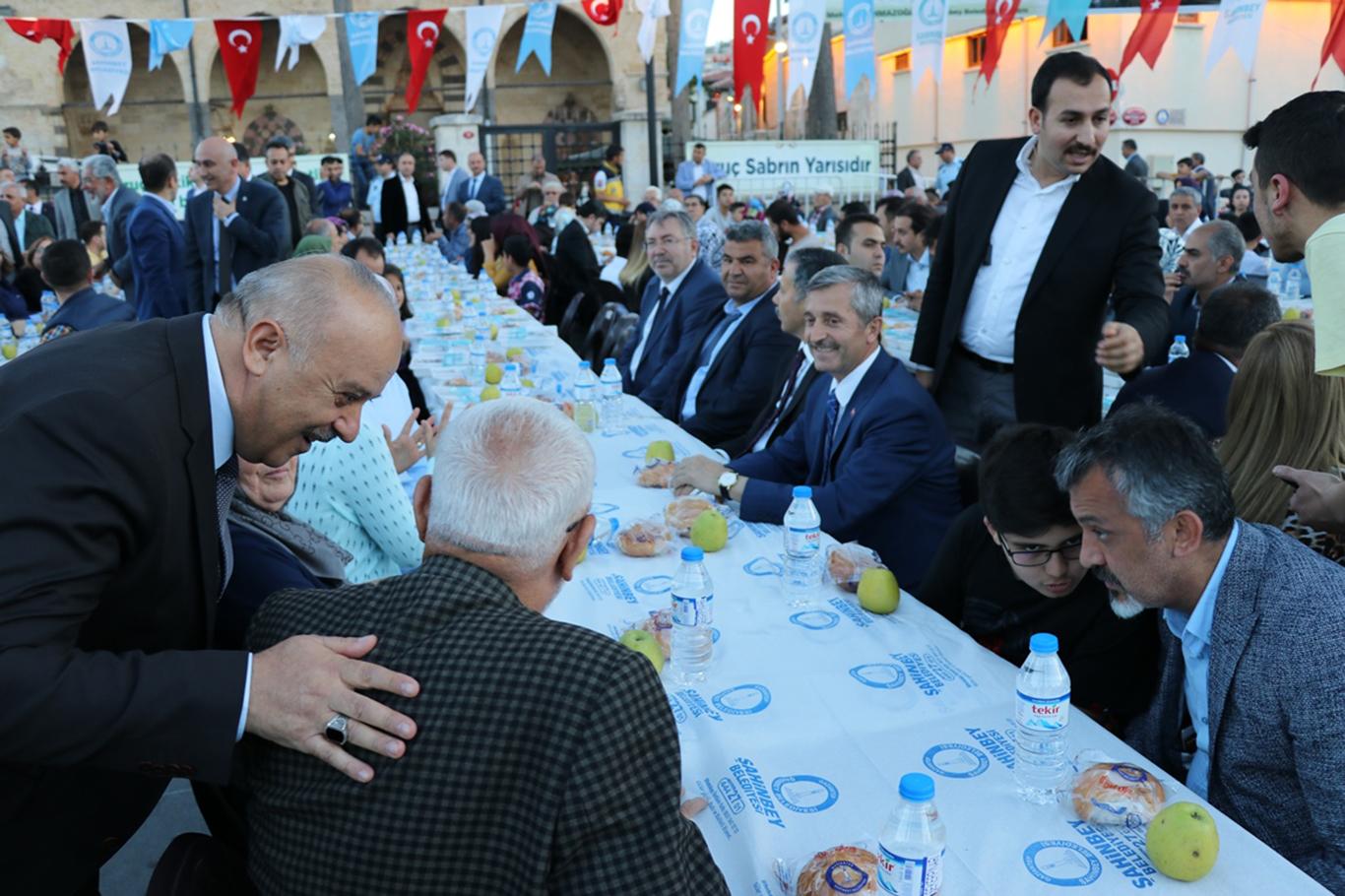 Gaziantep'te binlerce vatandaş orucunu birlikte açtı